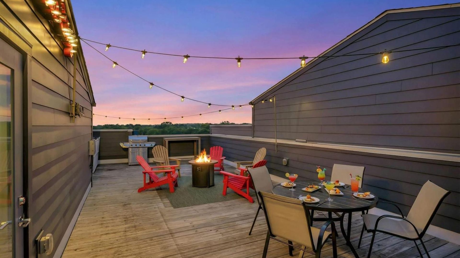 Rooftop Deck Grill Ping Pong Near Downtown
