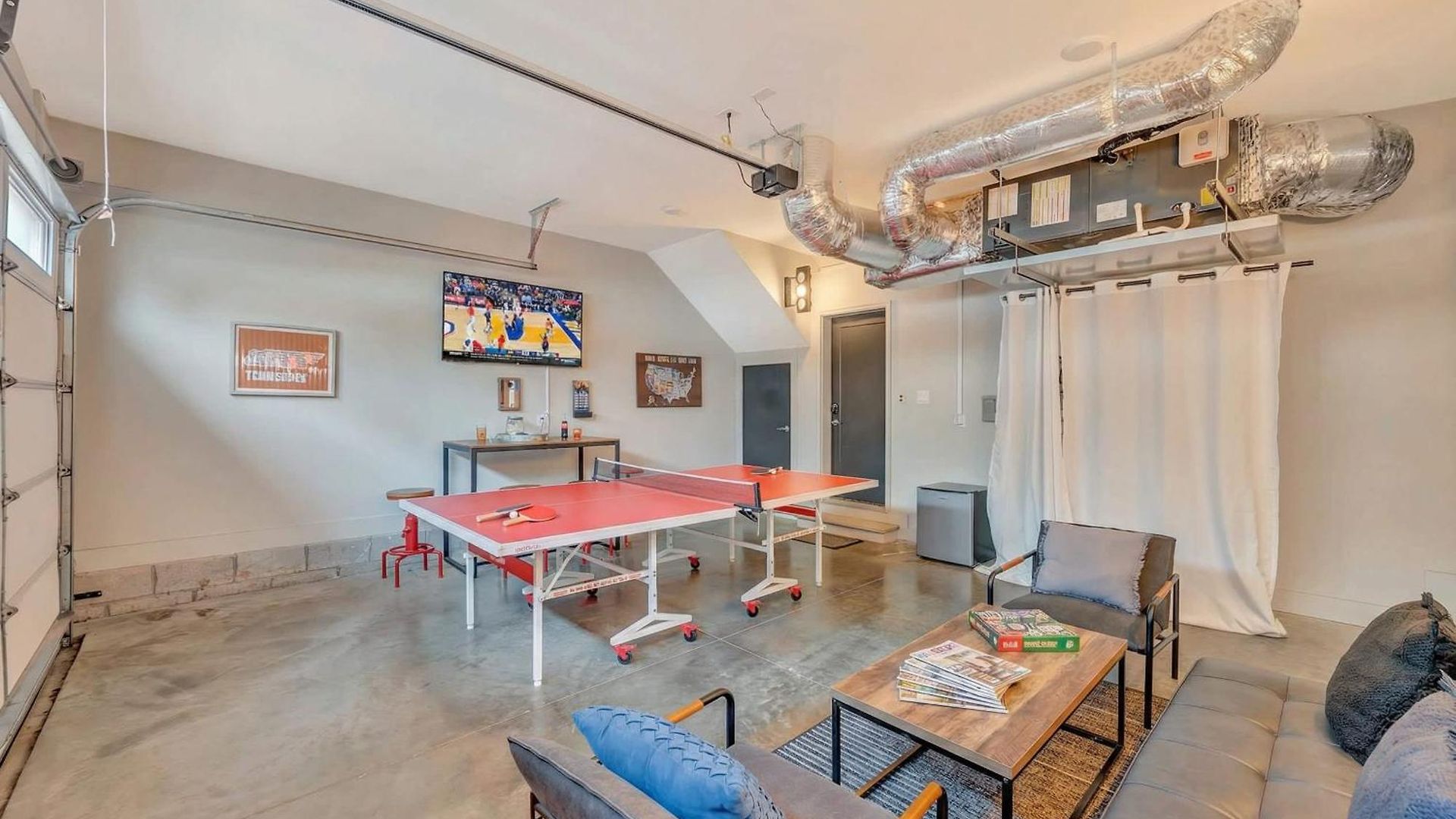 Rooftop Deck Grill Ping Pong Near Downtown Holiday home *