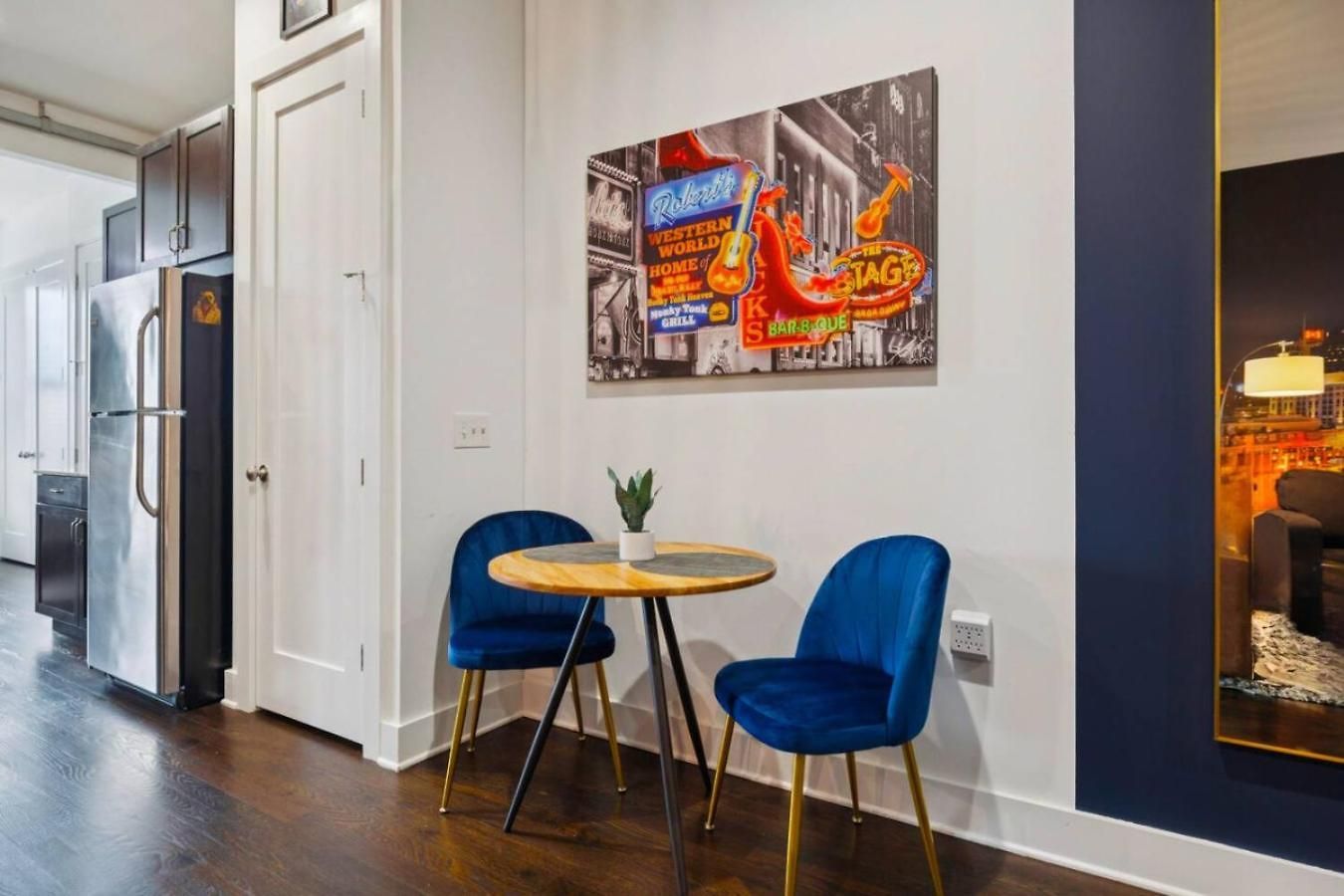 Fabulous Nashvegas Loft Retreat Near Vandy Off West End Mins To Broadway *