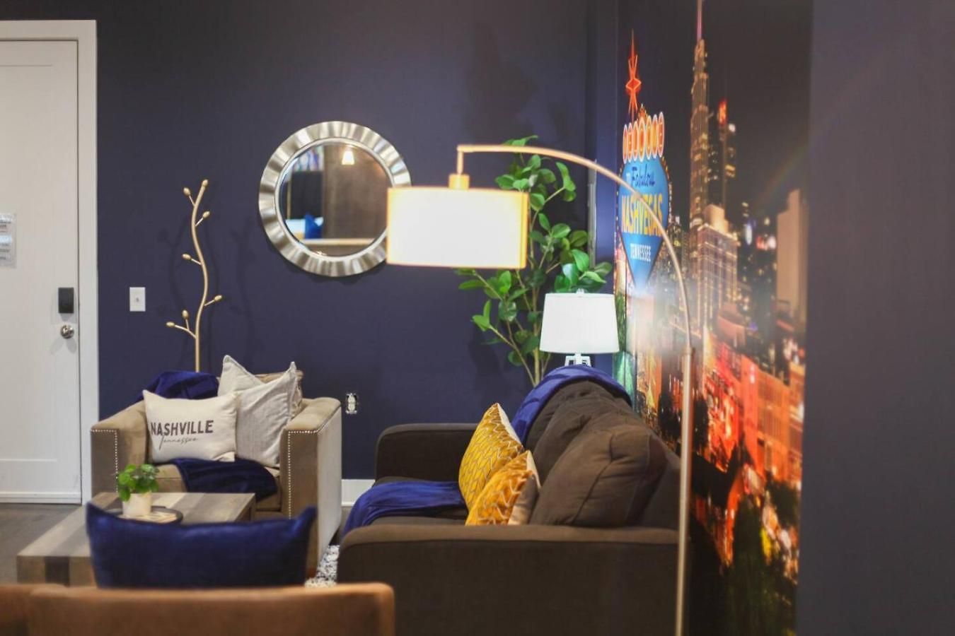 Fabulous Nashvegas Loft Retreat Near Vandy Off West End Mins To Broadway Holiday home Nashville