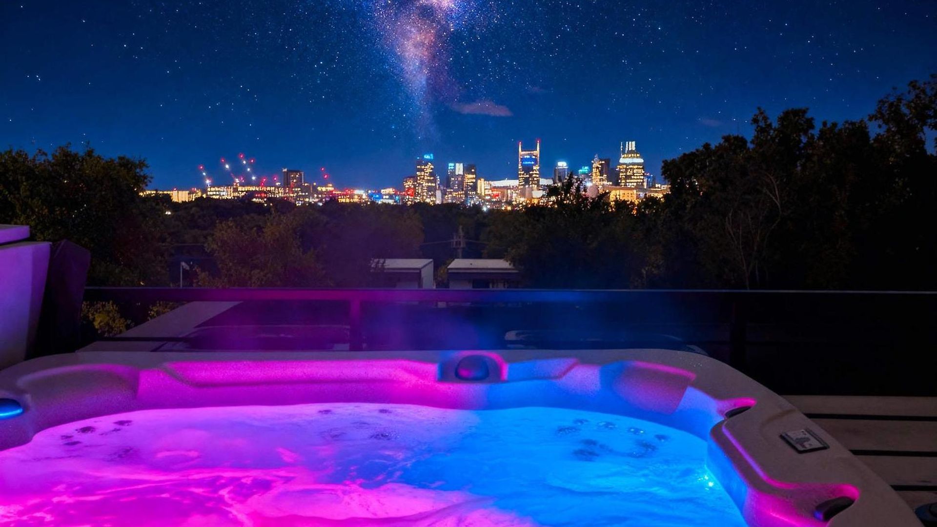 Retreat With Hot Tub & Private Garage Nashville