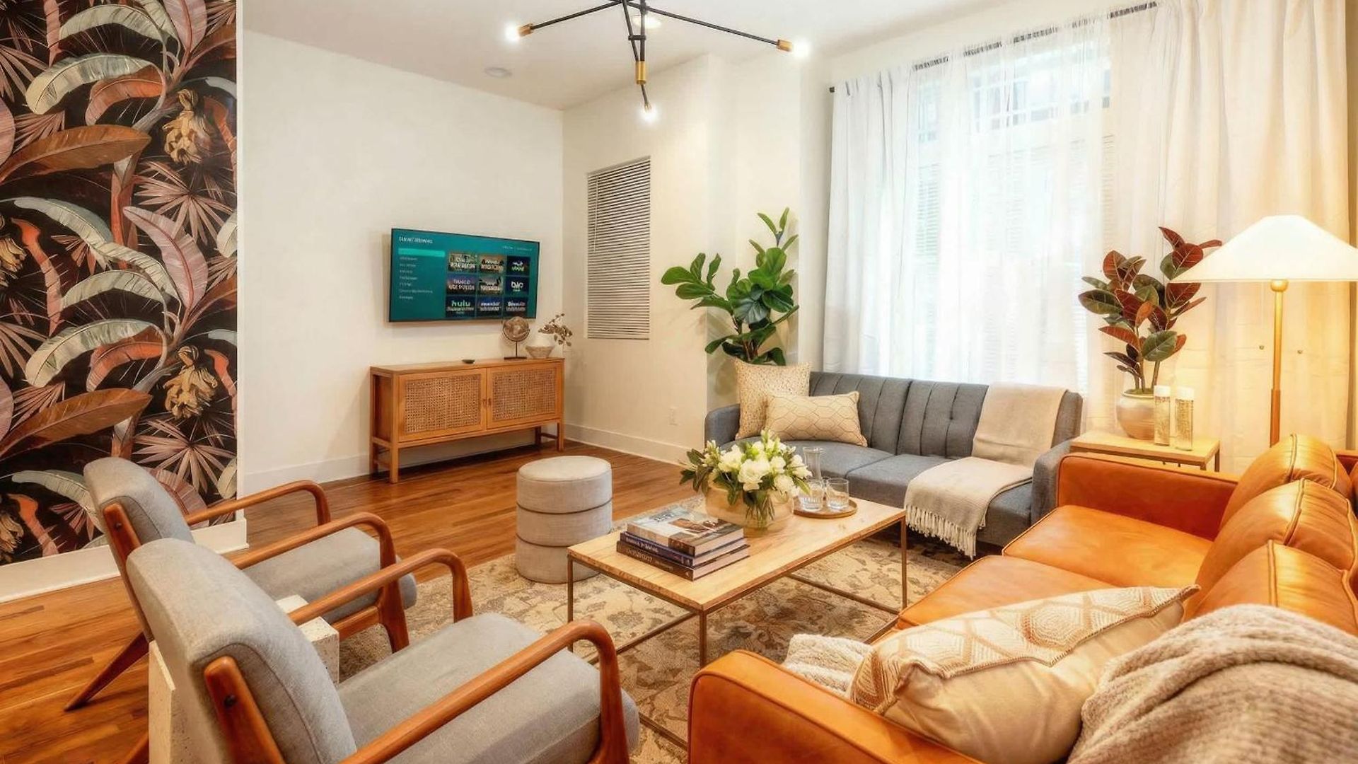 Skyline Views With Double Rooftop Deck & Game
