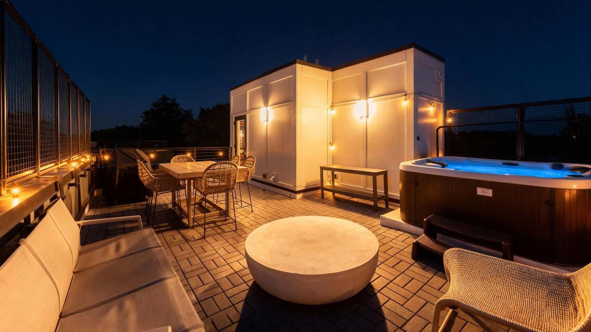 Holiday home Retreat With Hot Tub & Private Garage *