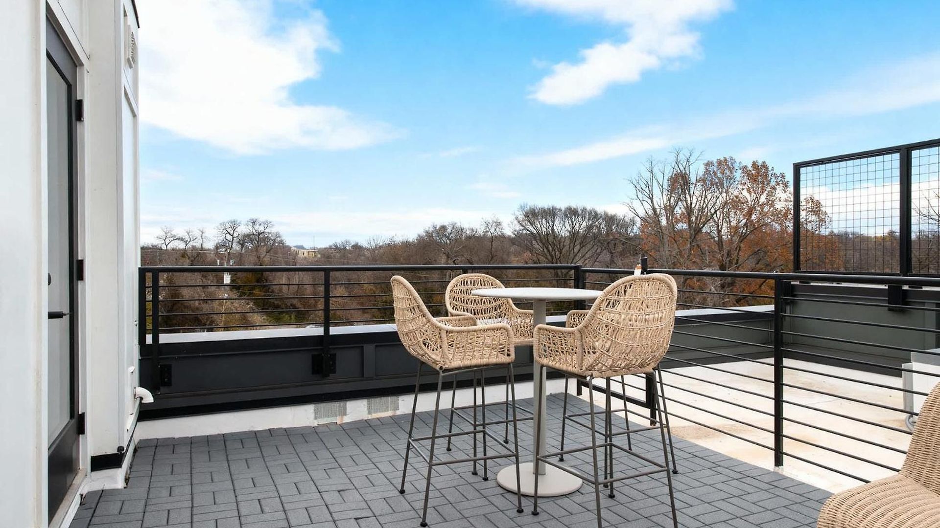 Escape With Skyline Deck And Hot Tub