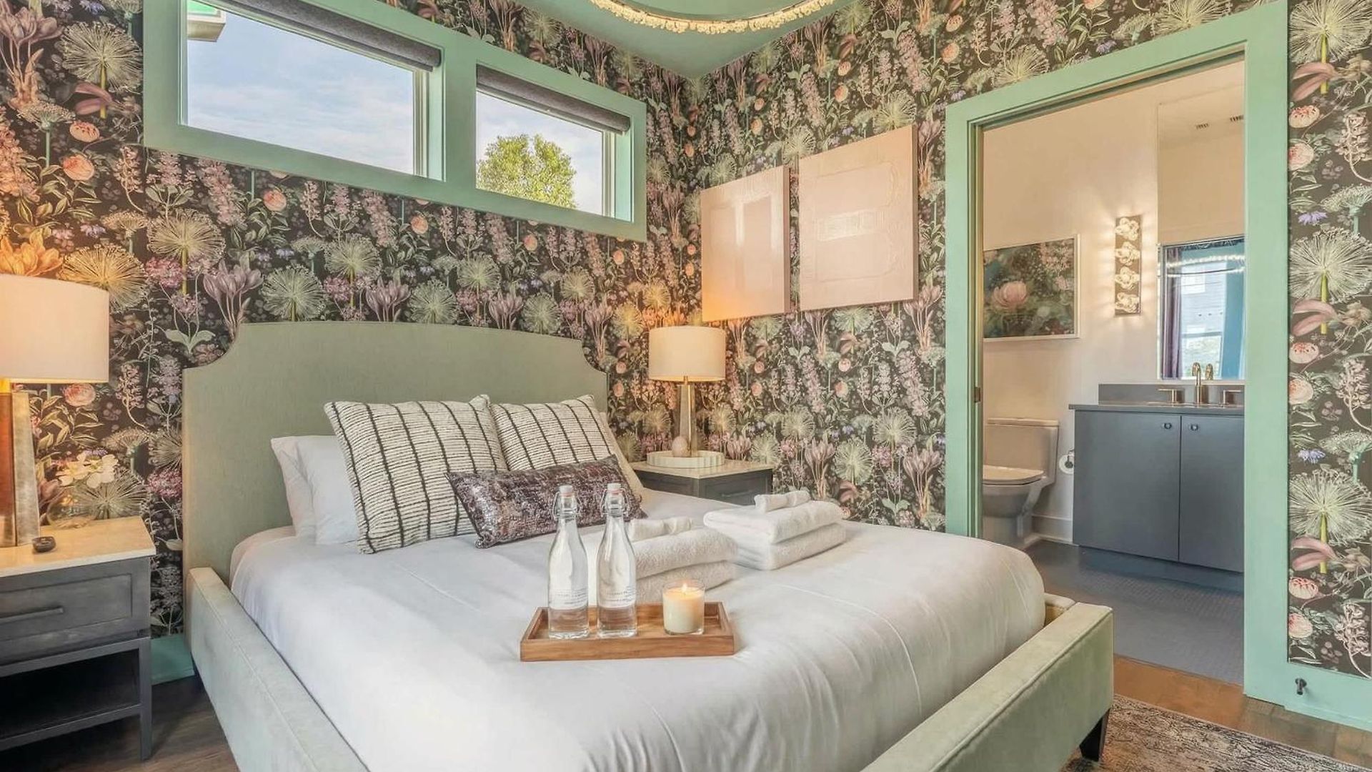 Luxe 4br Retreat With Rooftop Fire Pit & Garage Holiday home