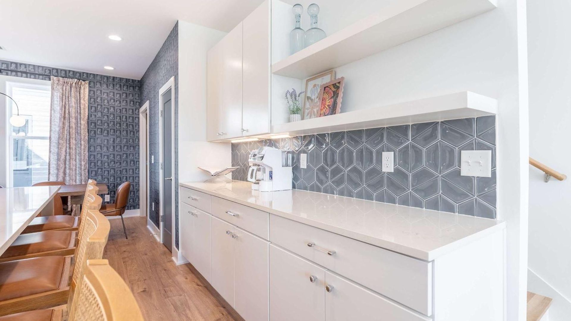 Retreat With Hot Tub & Private Garage Holiday home *