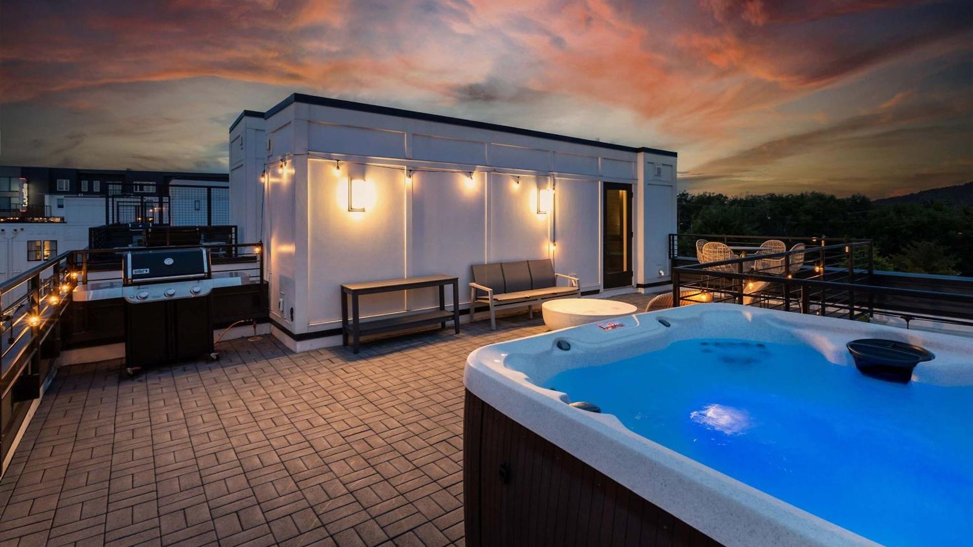 Escape With Skyline Deck And Hot Tub Holiday home Nashville