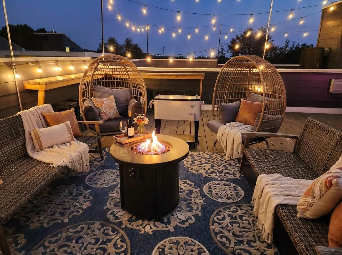 Rooftop Views Ping Pong Lounge Holiday home