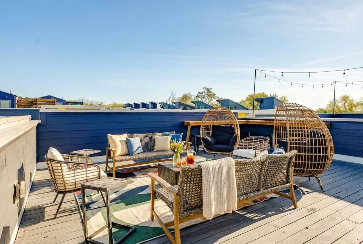 Rooftop Views Ping Pong Lounge Holiday home