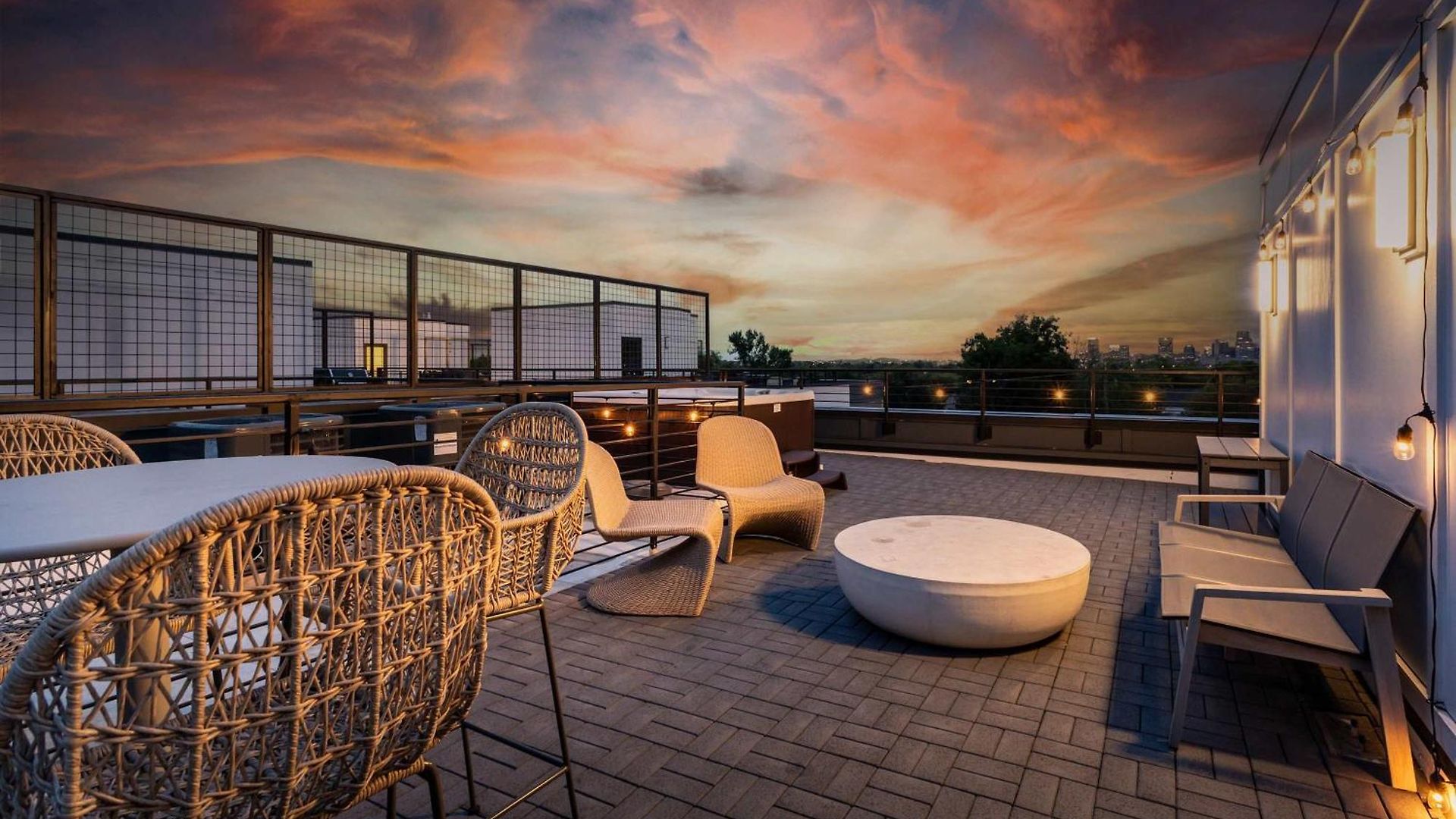 Escape With Skyline Deck And Hot Tub Holiday home