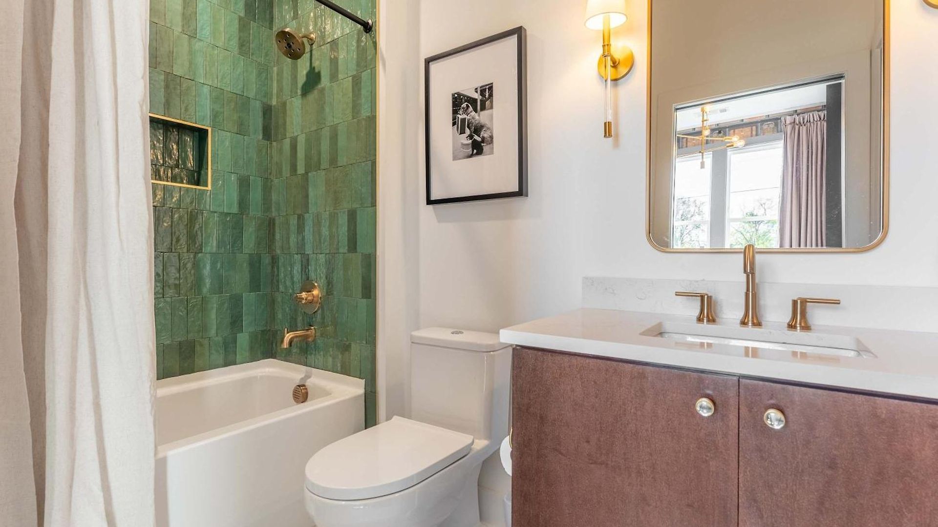 Retreat With Hot Tub & Private Garage Nashville