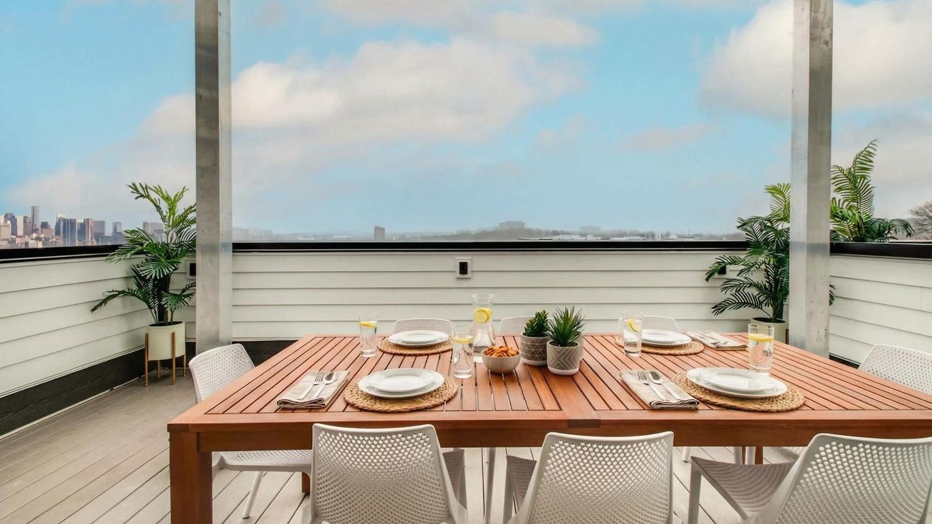 Rooftop Downtown Views - Bluebird Karaoke Holiday home