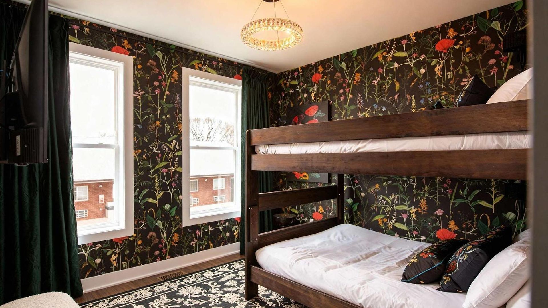 Escape With Skyline Deck And Hot Tub Holiday home Nashville