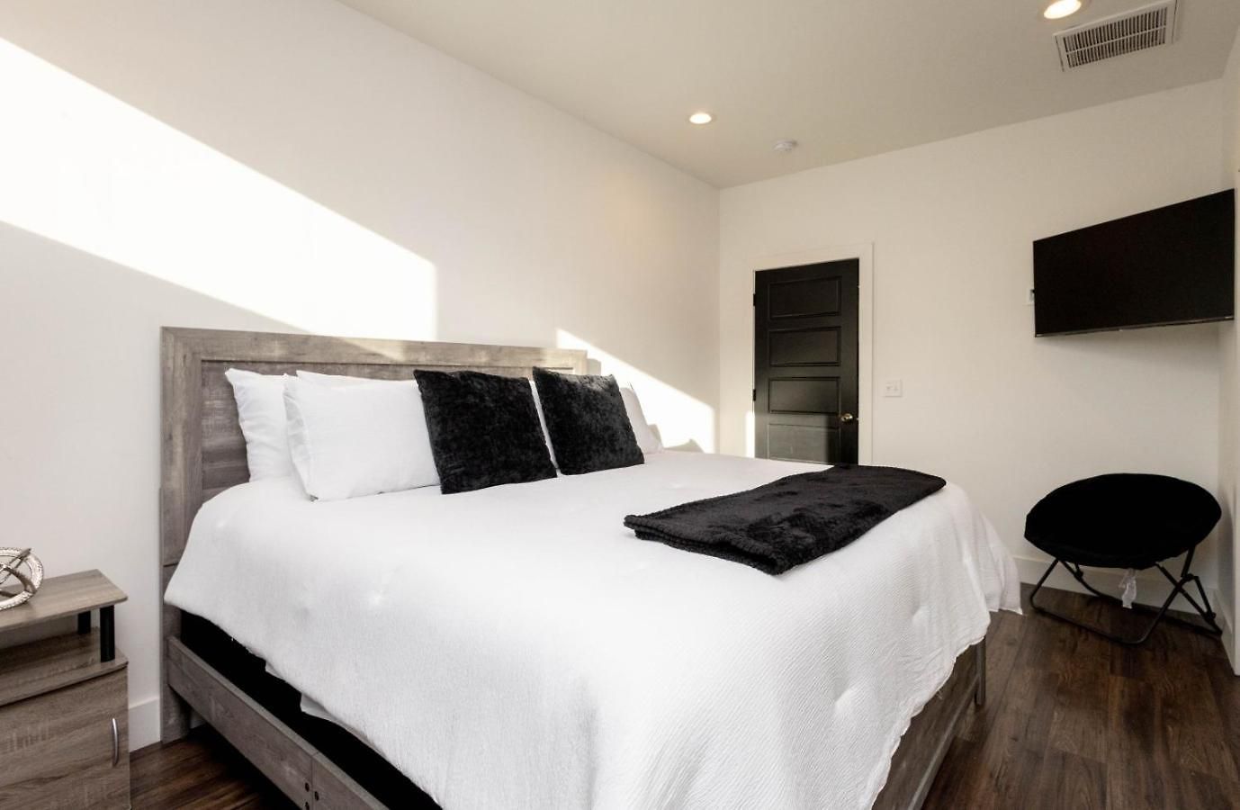 Germantown-adjacent 4br With Private Deck & Grill *