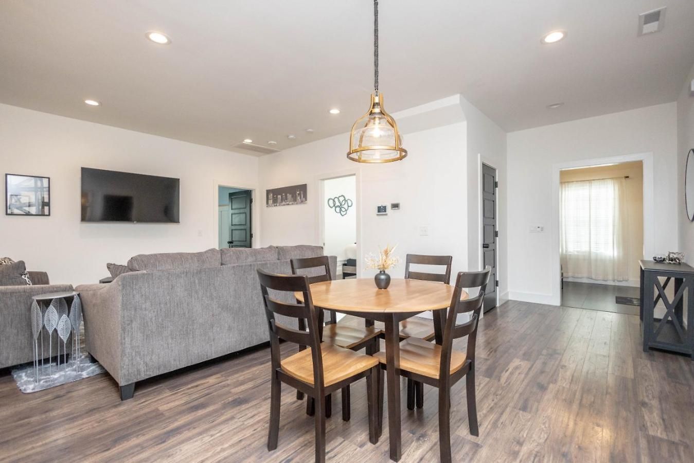 Germantown-adjacent 4br With Private Deck & Grill Holiday home *