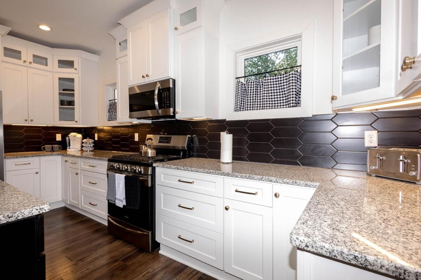 Germantown-adjacent 4br With Private Deck & Grill