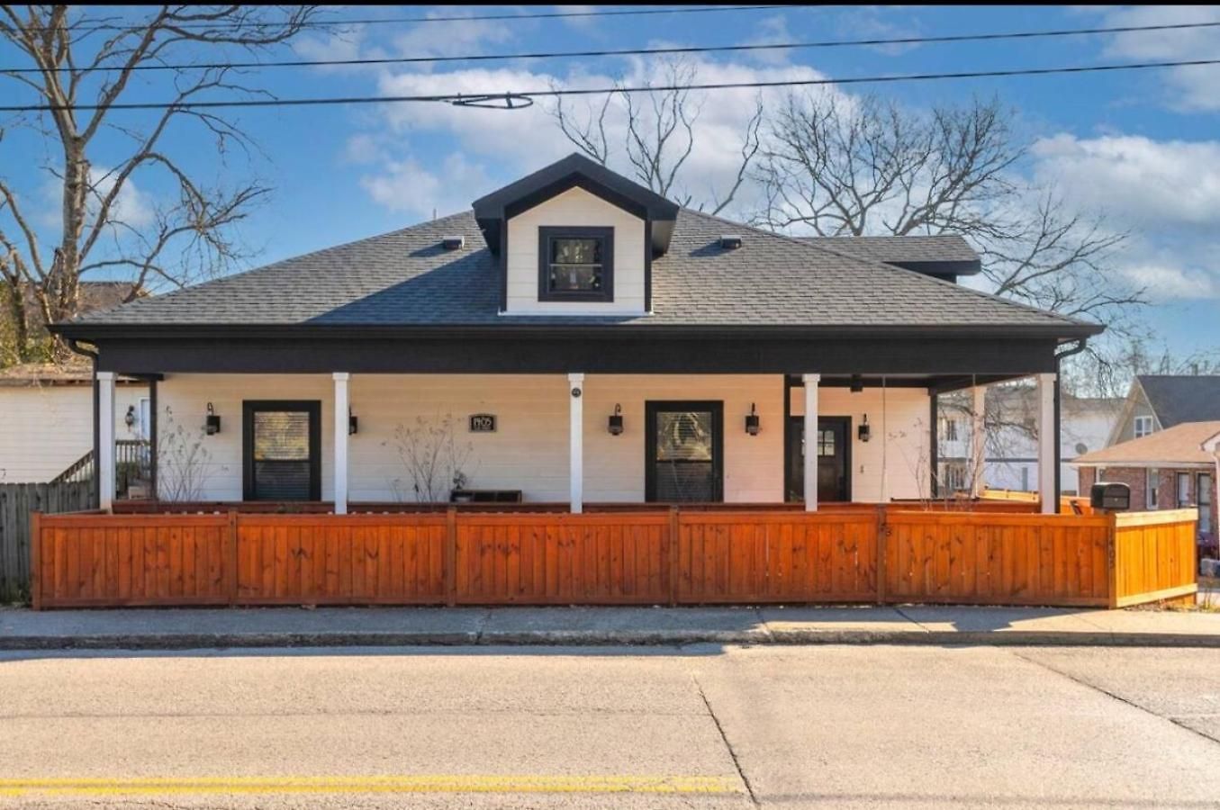 Germantown-adjacent 4br With Private Deck & Grill Holiday home