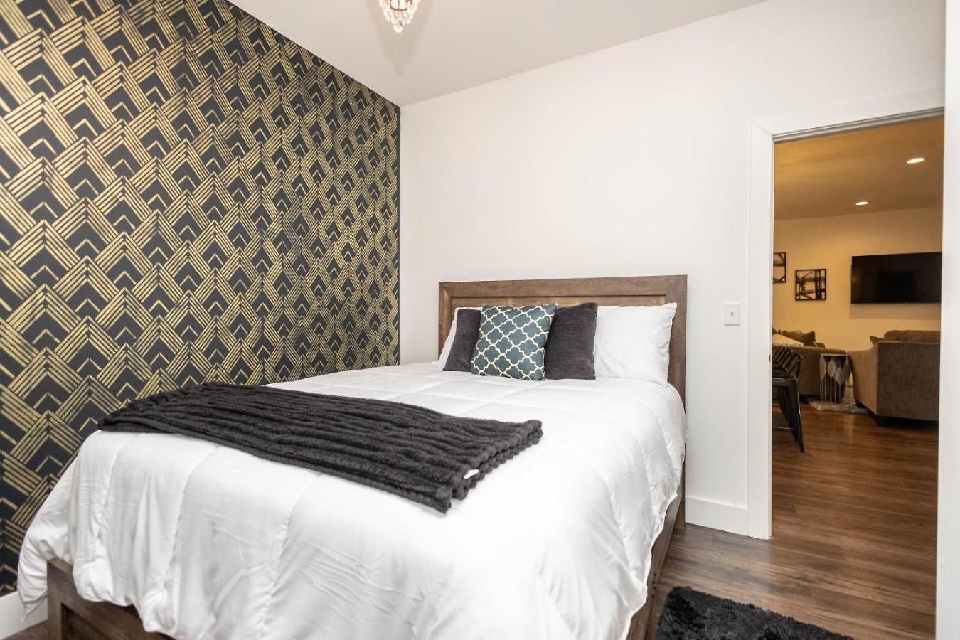 Germantown-adjacent 4br With Private Deck & Grill Nashville