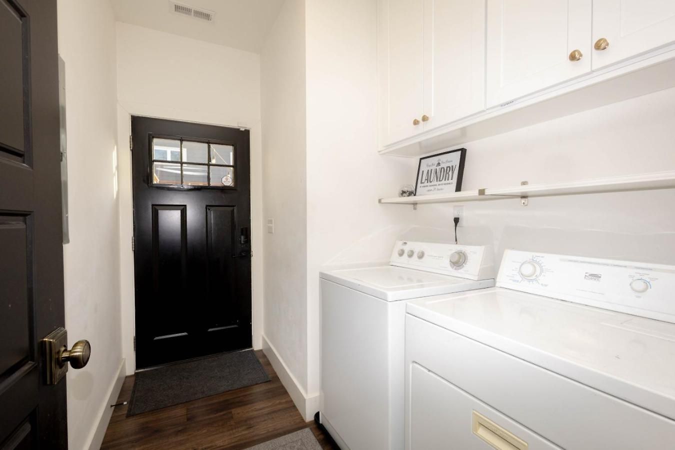 Germantown-adjacent 4br With Private Deck & Grill