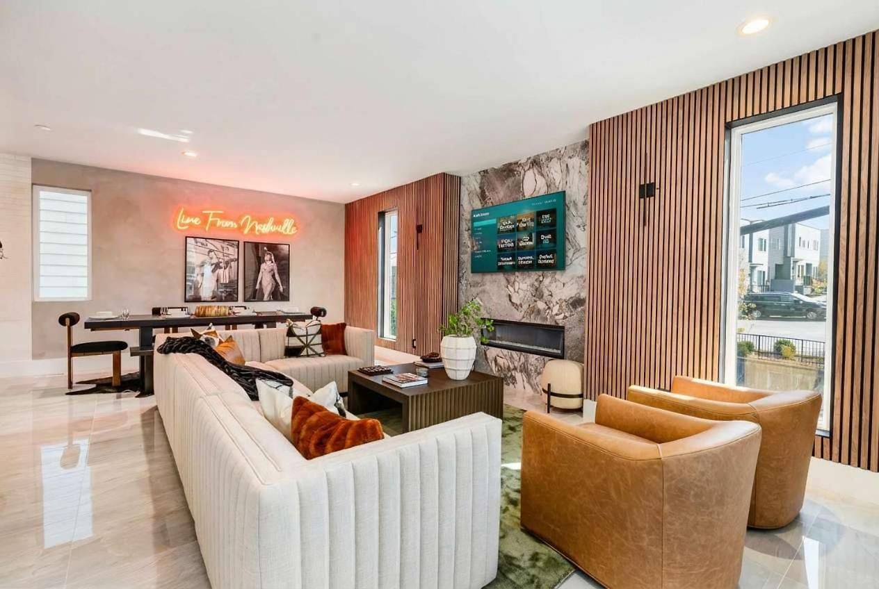 Holiday home Elevator With Rooftop Hot Tub & Spacious Yard *