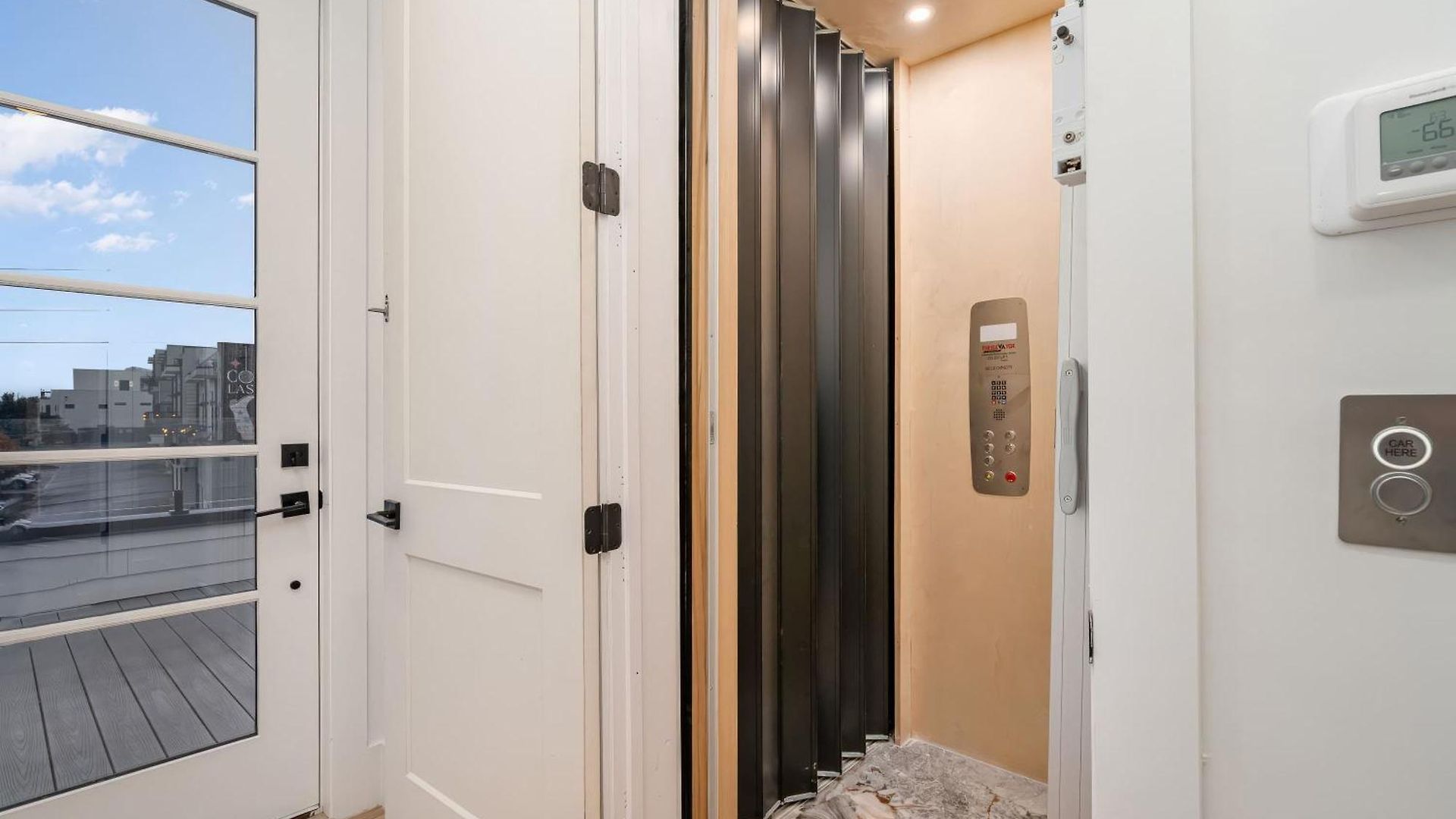 Holiday home Elevator With Rooftop Hot Tub & Spacious Yard