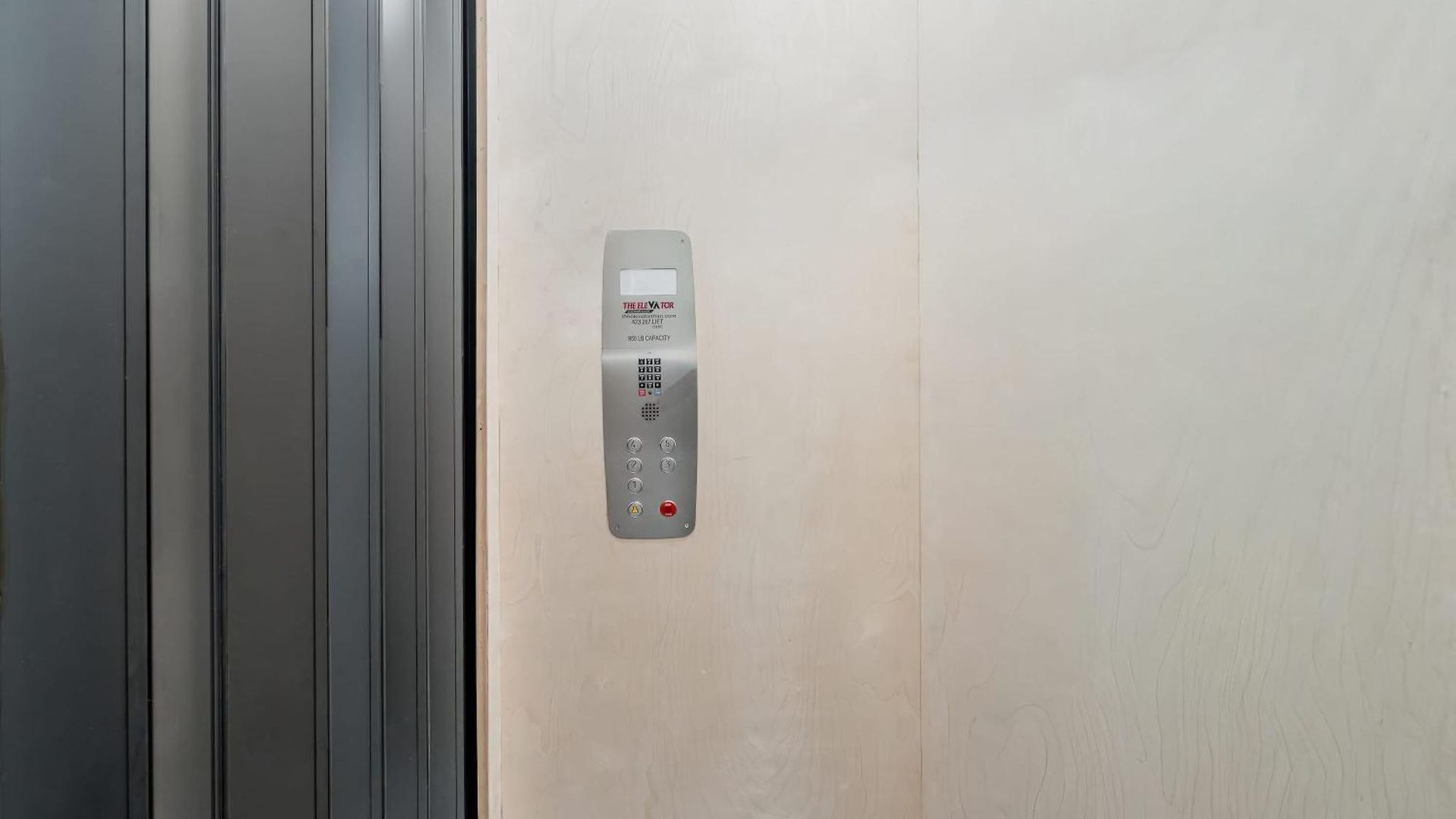 Elevator With Rooftop Hot Tub & Spacious Yard Holiday home *