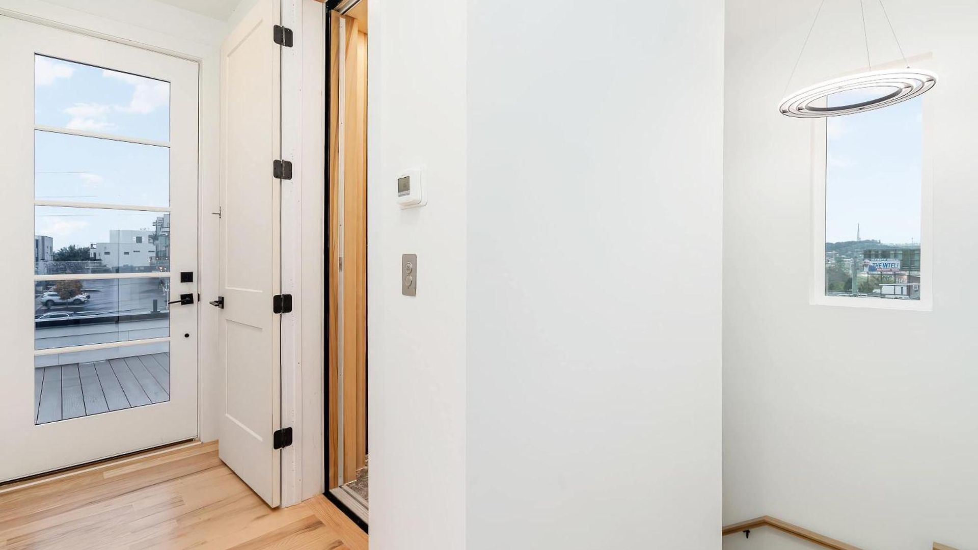 Holiday home Elevator With Rooftop Hot Tub & Spacious Yard