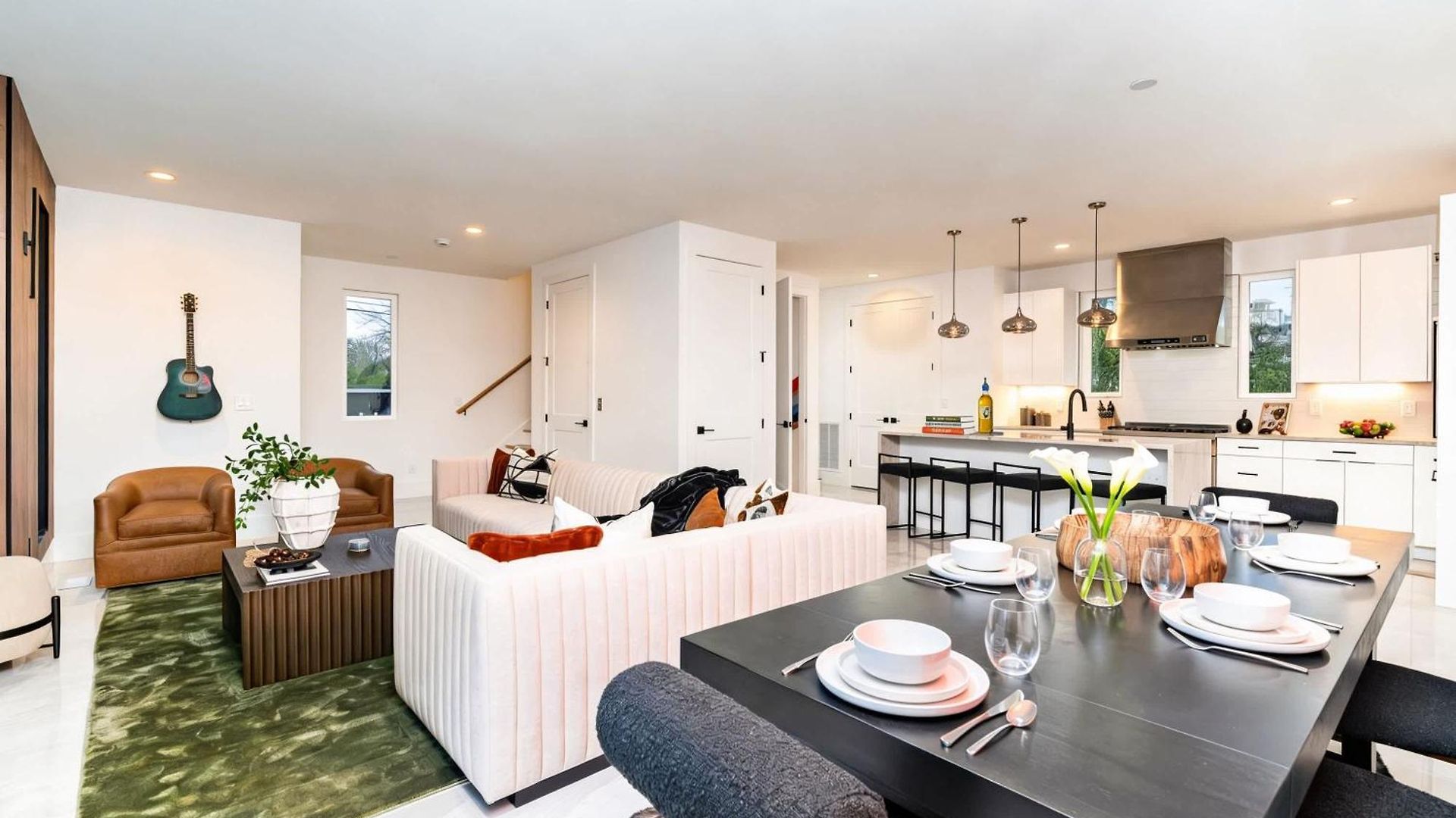 Elevator With Rooftop Hot Tub & Spacious Yard Holiday home *