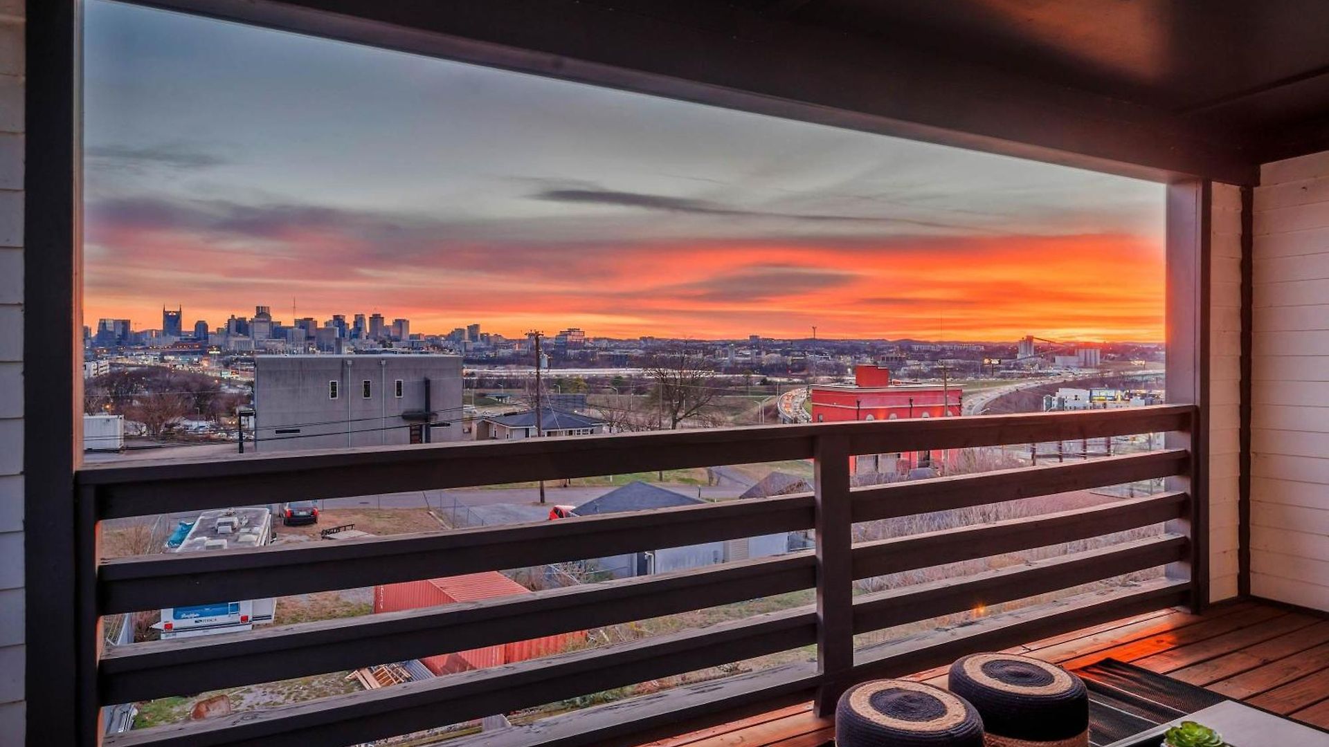 Game Balcony Backyard Near Downtown Nash *
