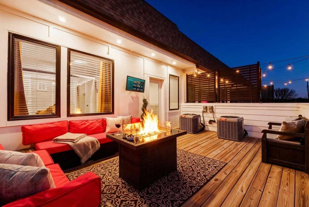 Private With Rooftop Game Near Downtown *