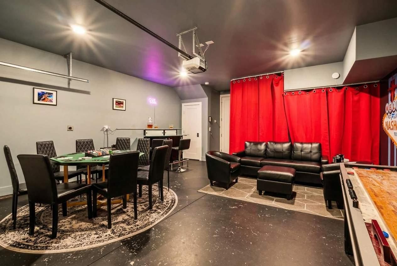 Private With Rooftop Game Near Downtown Nashville