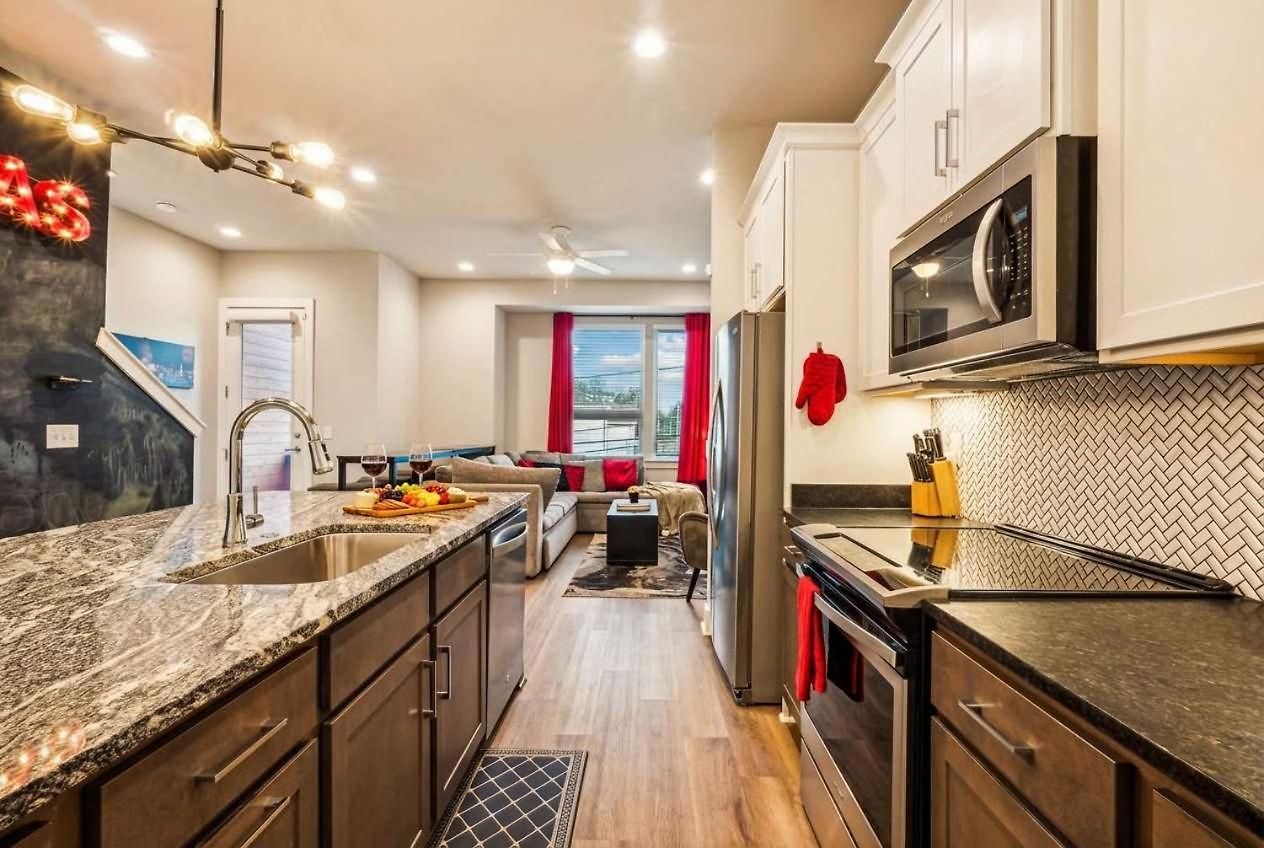 Private With Rooftop Game Near Downtown