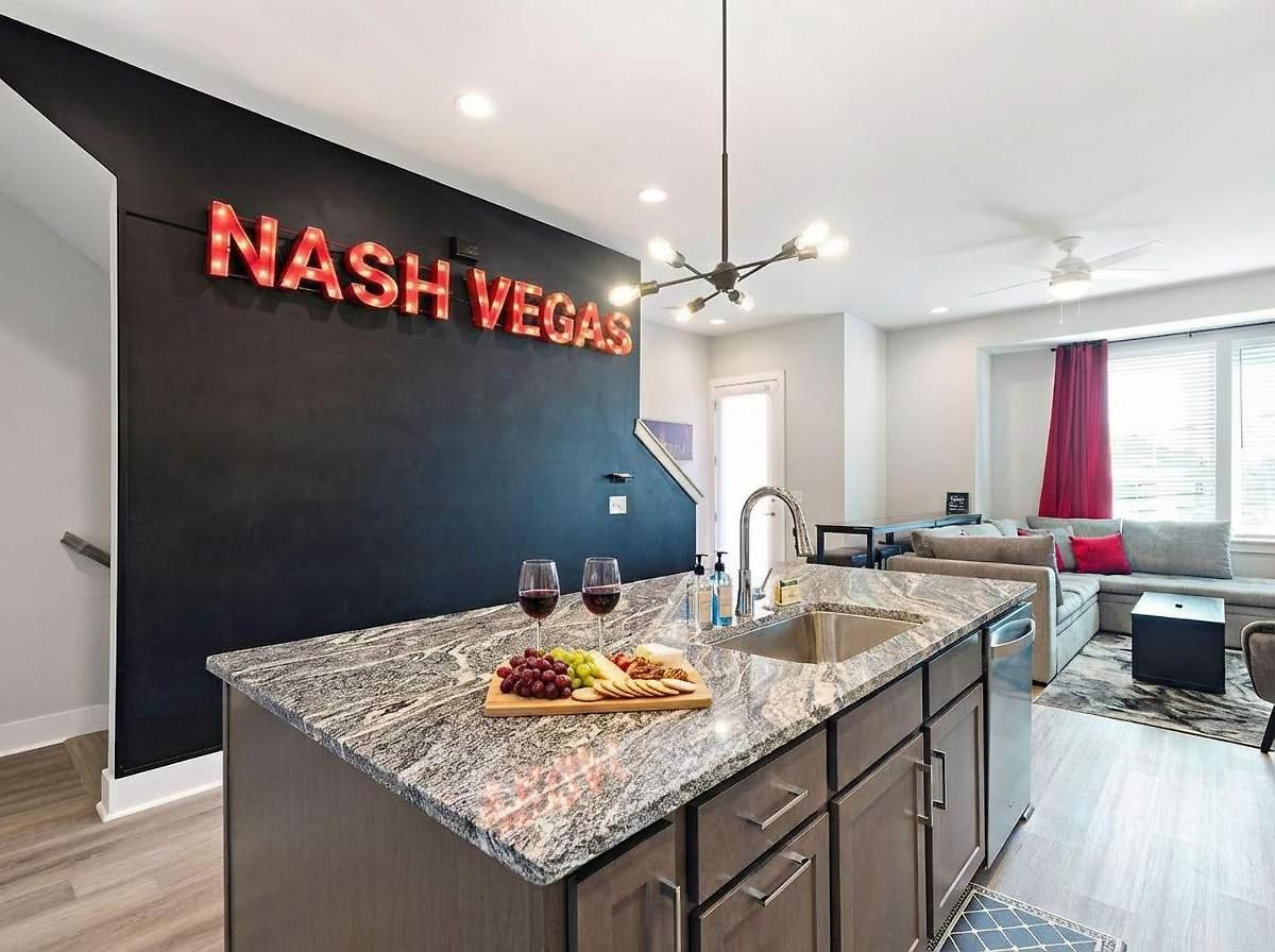 Holiday home Private With Rooftop Game Near Downtown