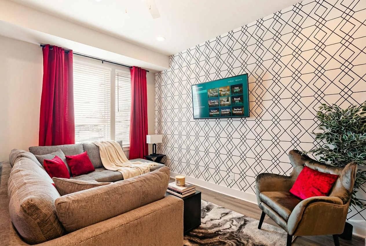 Private With Rooftop Game Near Downtown Holiday home *