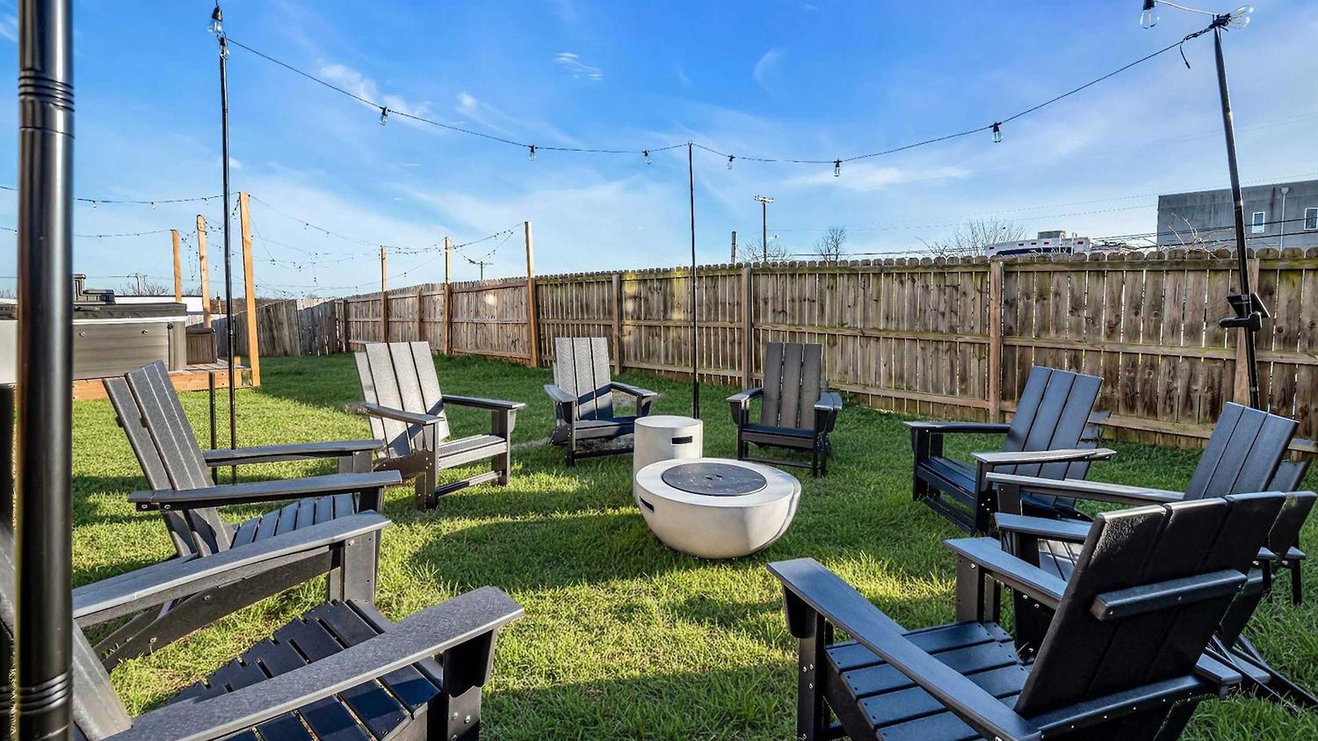 Game Balcony Backyard Near Downtown Nash * Nashville