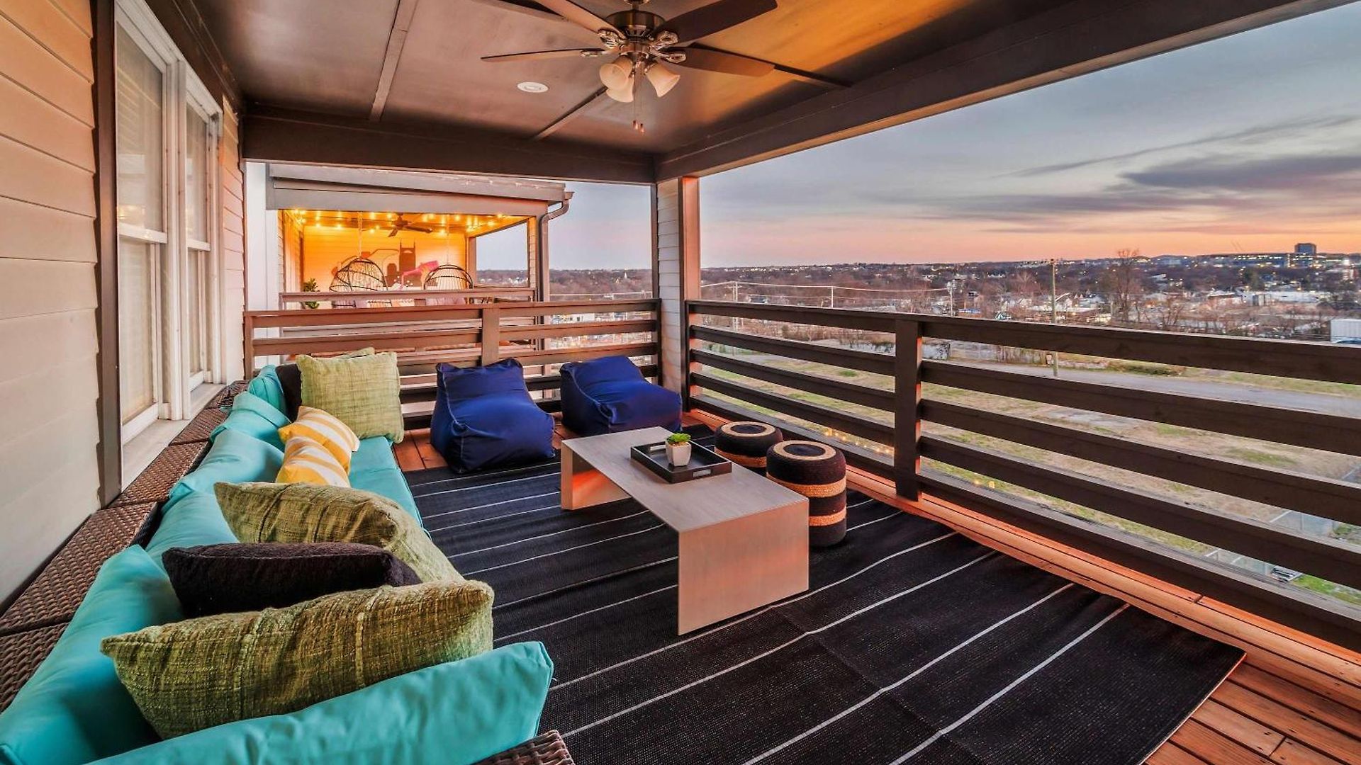 Game Balcony Backyard Near Downtown Nash