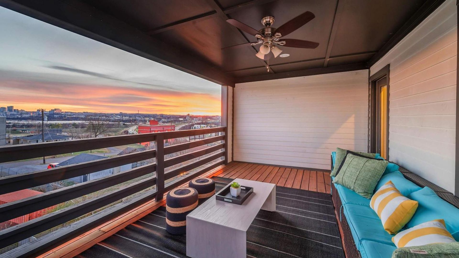 Game Balcony Backyard Near Downtown Nash *