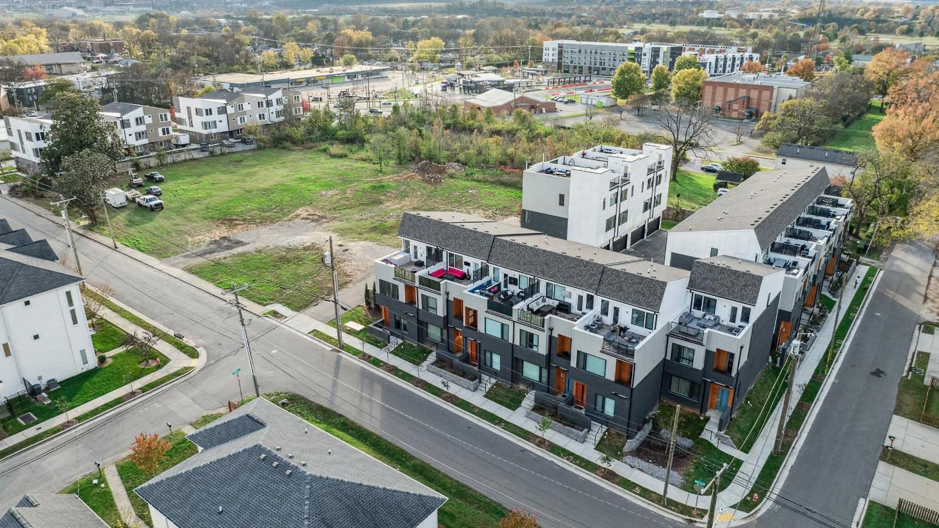 Private With Rooftop Game Near Downtown Holiday home