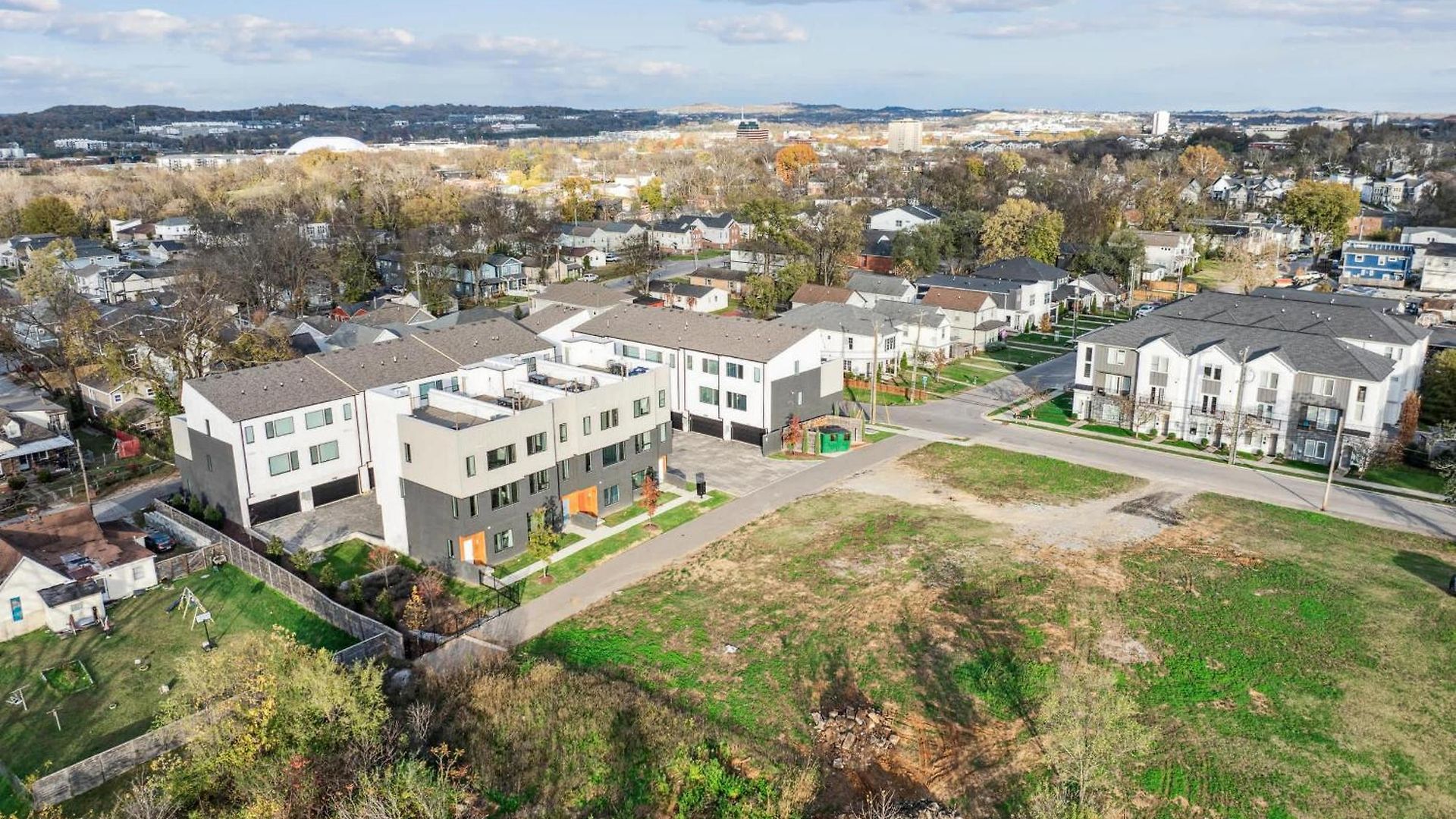 Private With Rooftop Game Near Downtown Holiday home *
