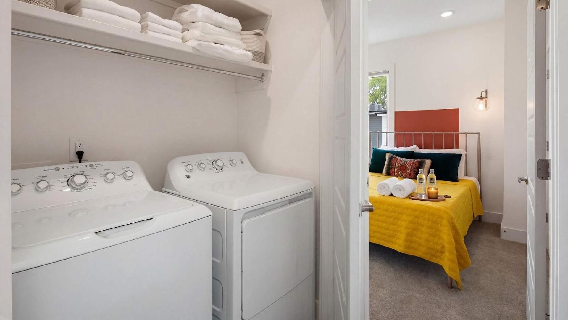 King 3br Retreat & 2-car Garage East Holiday home