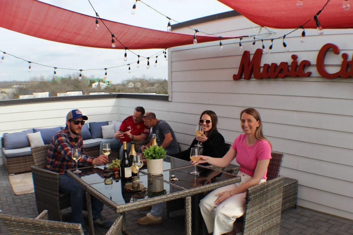 Rooftop Fire Pit + River Views 4br Sleeps 12 *