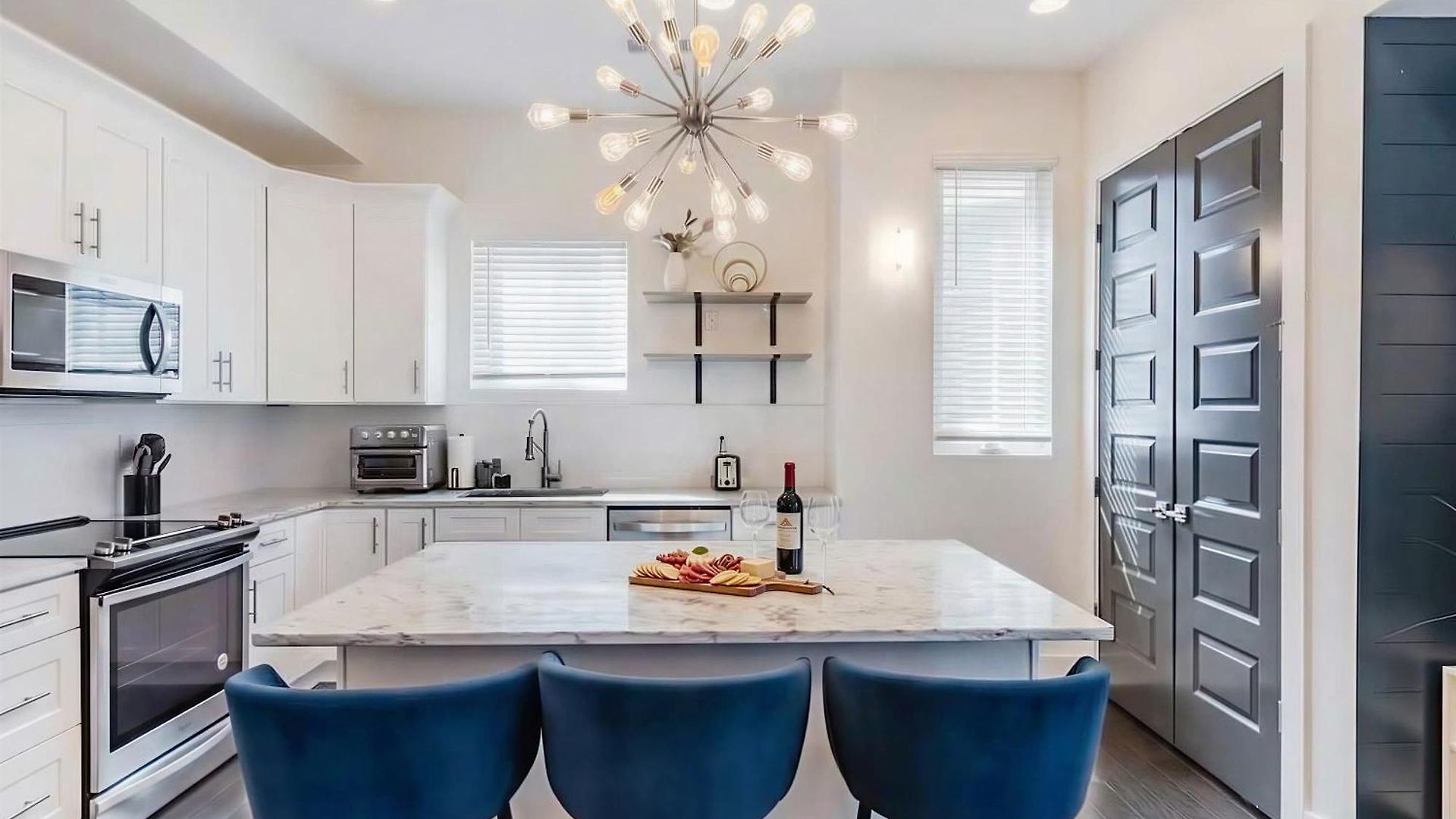 Rooftop Views & Patio Lounge Near Downtown Holiday home *
