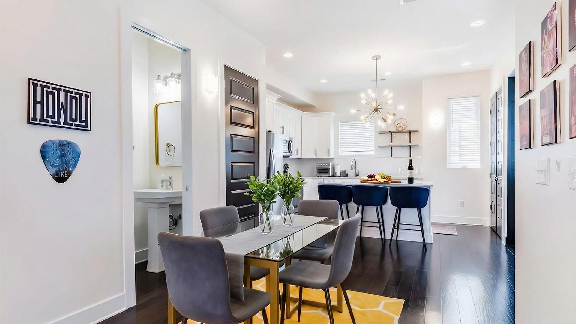 Rooftop Views & Patio Lounge Near Downtown Holiday home