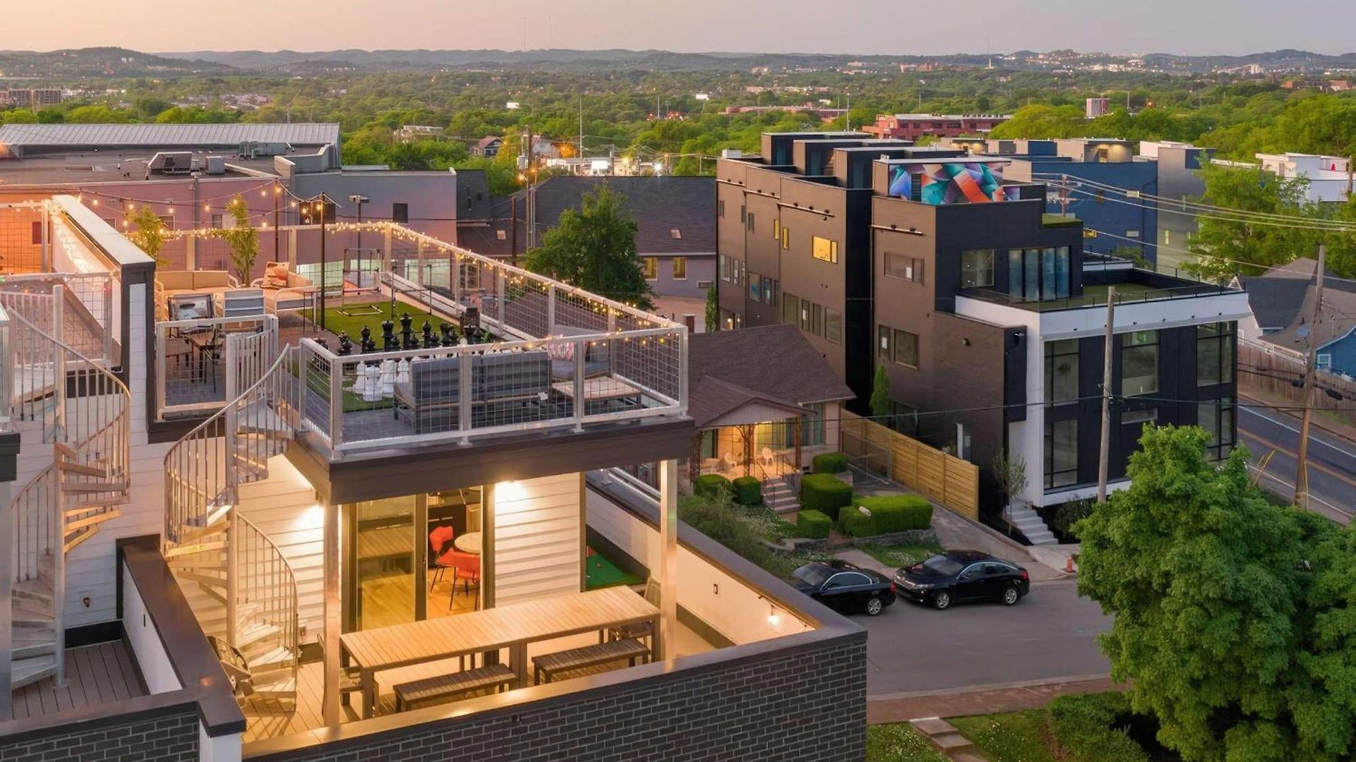 Holiday home Luxury Retreat - Double Rooftop Deck & Game *