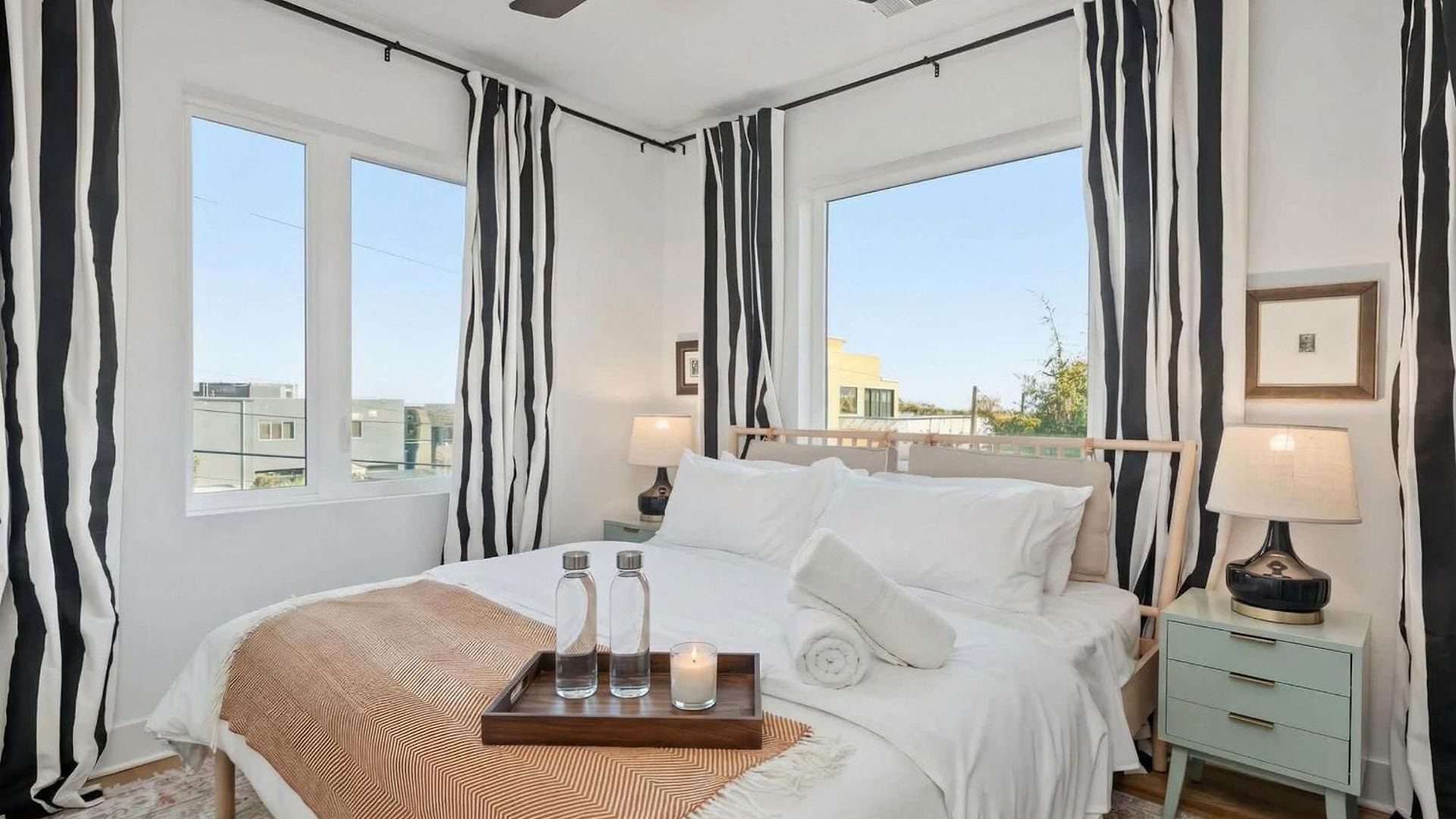 Luxury Retreat - Double Rooftop Deck & Game Holiday home *