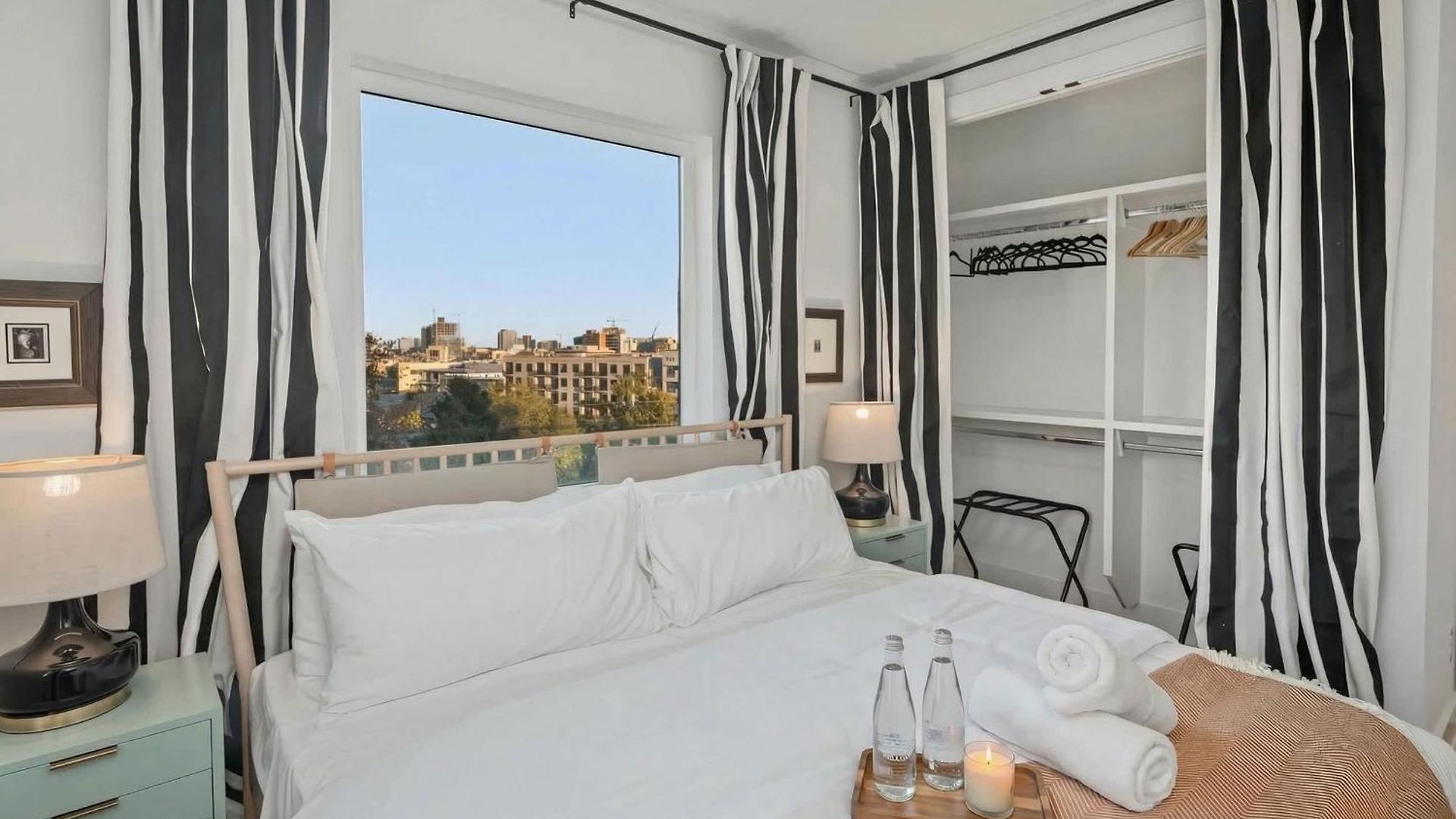Holiday home Luxury Retreat - Double Rooftop Deck & Game
