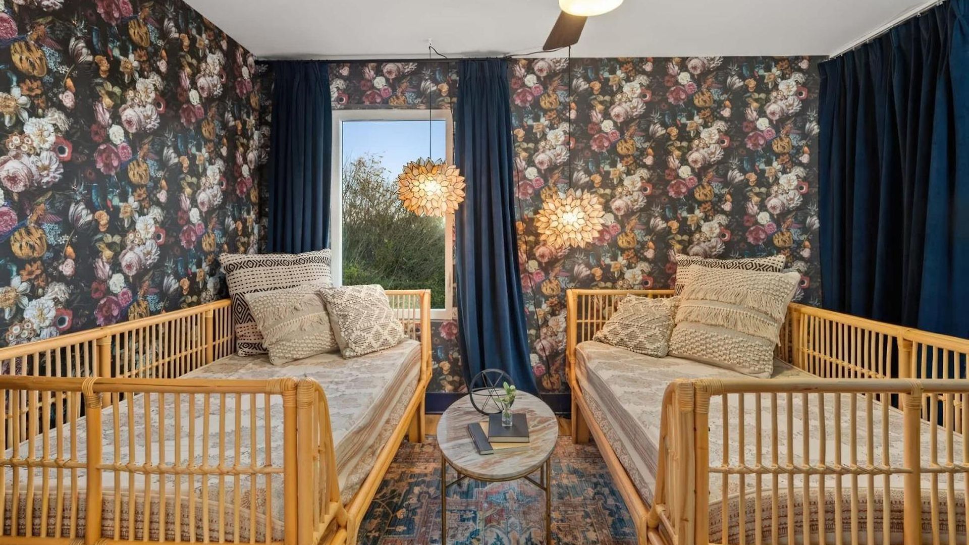 Luxury Retreat - Double Rooftop Deck & Game *