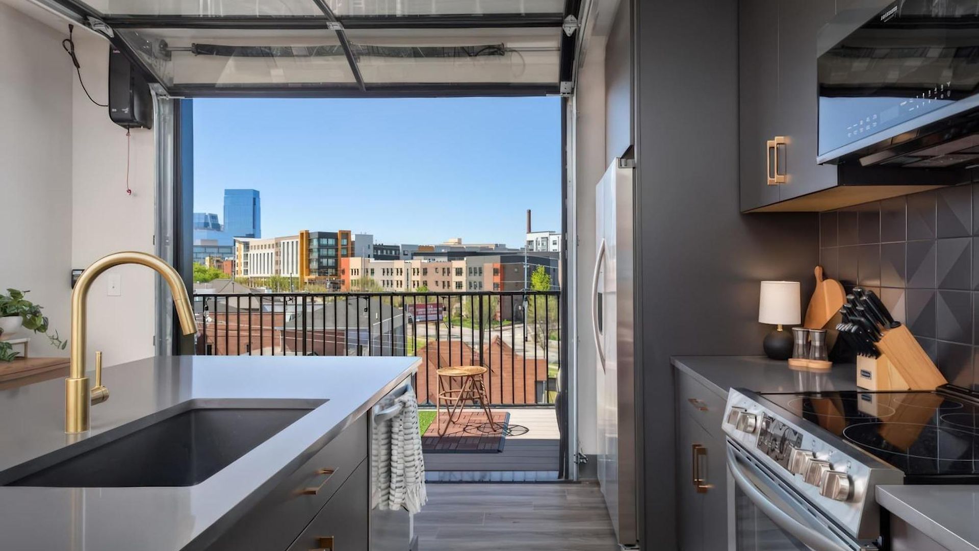 The Penthouse - 3br Rooftop - Downtown * Nashville