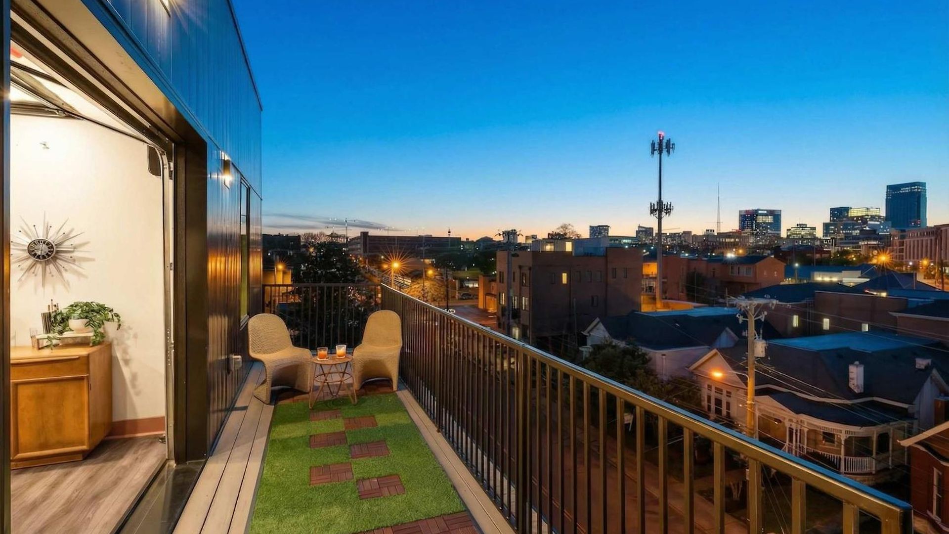 Apartment Rooftop Deck & Skyline Views Downtown Penthouse Nashville