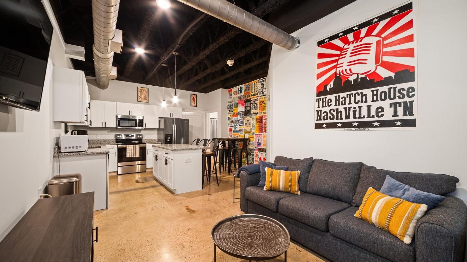 Great Location Short Drive To Downtown